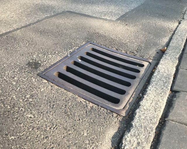 Ruszają remonty studzienek kanalizacyjnych w Śródmieściu. Mogą wystąpić utrudnienia