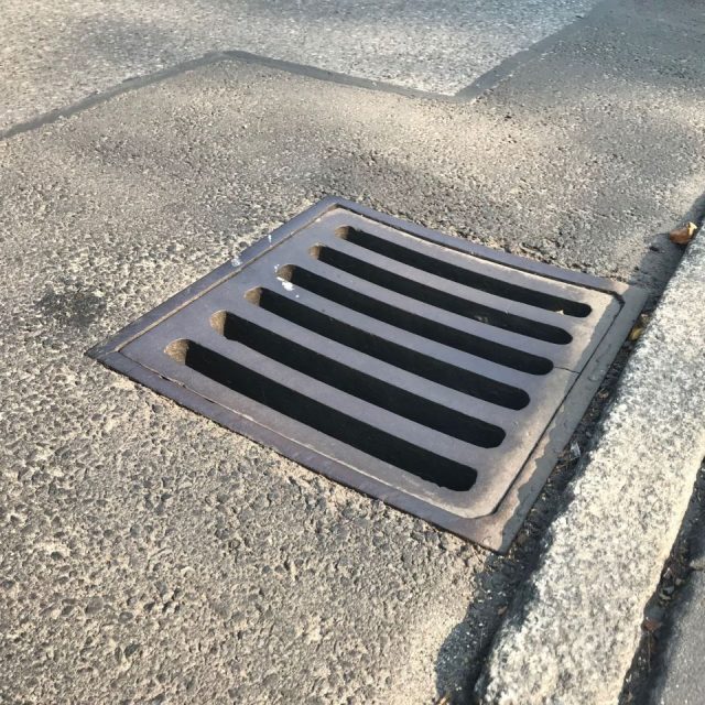 Ruszają remonty studzienek kanalizacyjnych w Śródmieściu. Mogą wystąpić utrudnienia