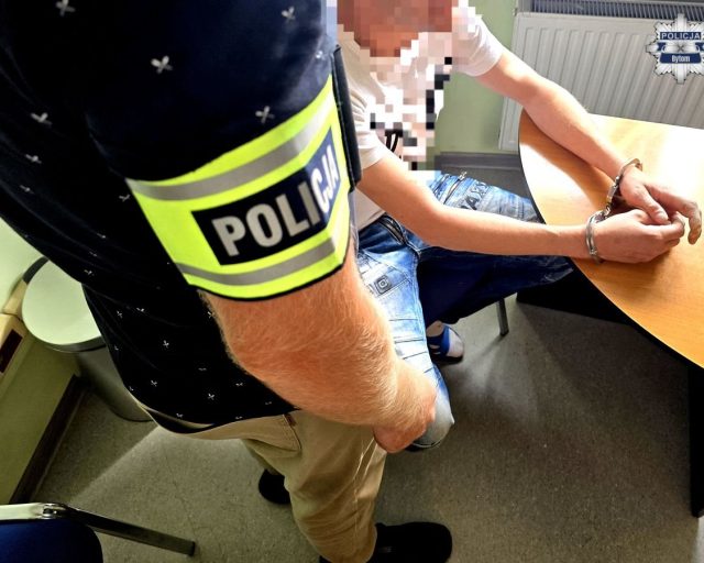 Zatrzymany z narkotykami próbował przekupić policjantów blikiem