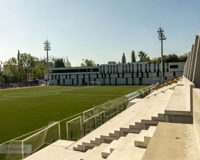 Trwa budowa nowej trybuny na obiekcie piłkarskim Polonii Bytom