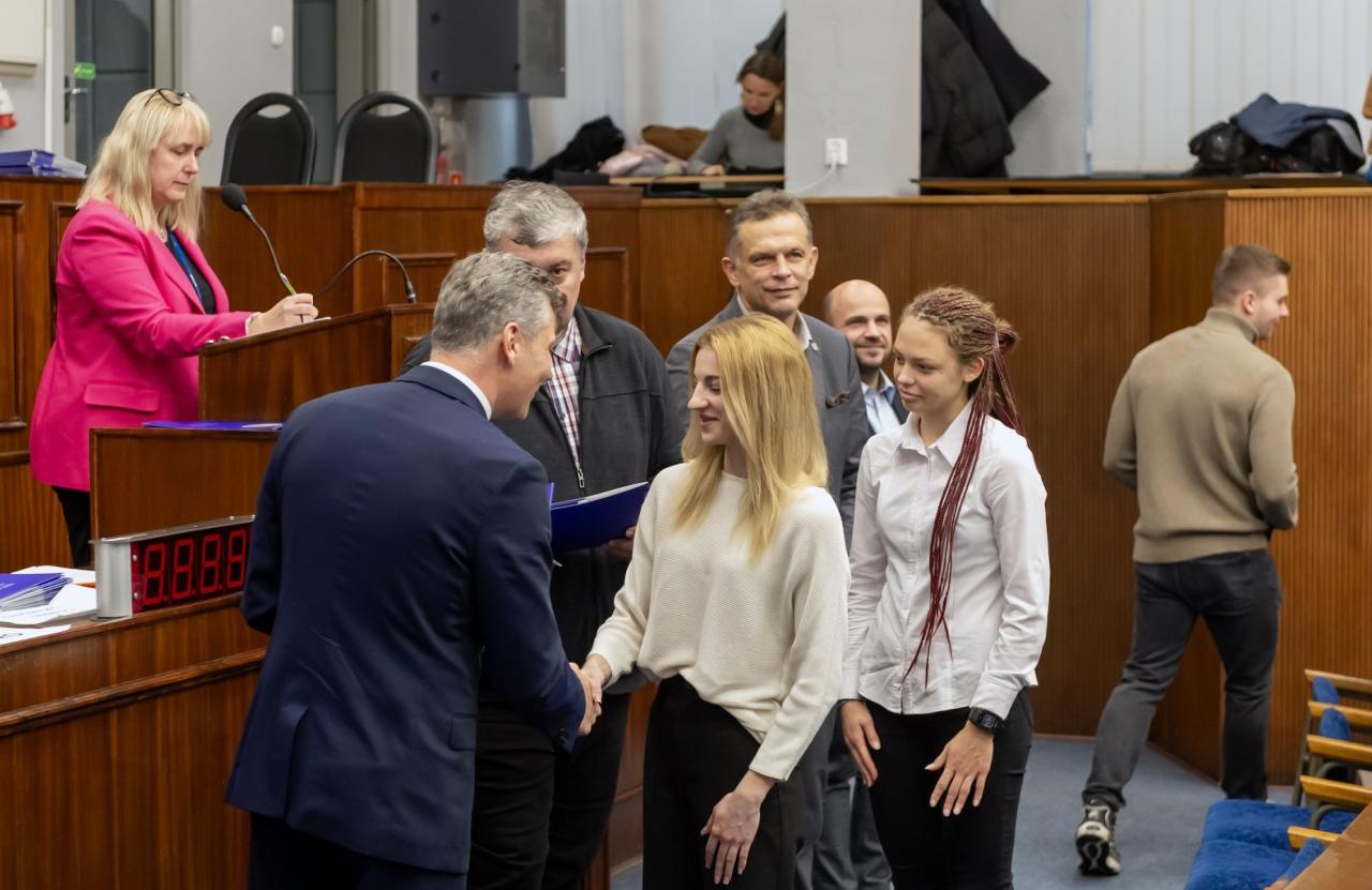 2023.11.30 - Prezydent wręczył stypendia najlepszym bytomskim sportowcom - fotoreportaż