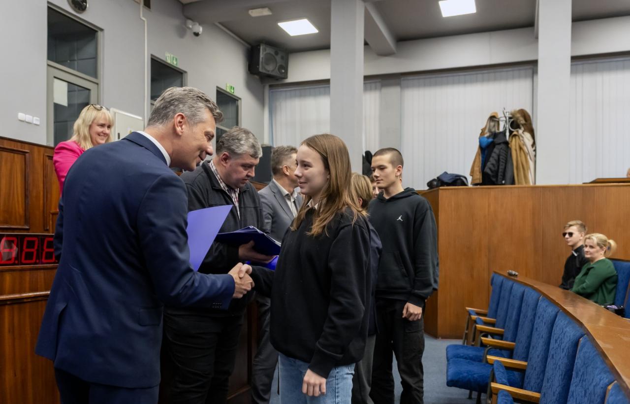 2023.11.30 - Prezydent wręczył stypendia najlepszym bytomskim sportowcom - fotoreportaż
