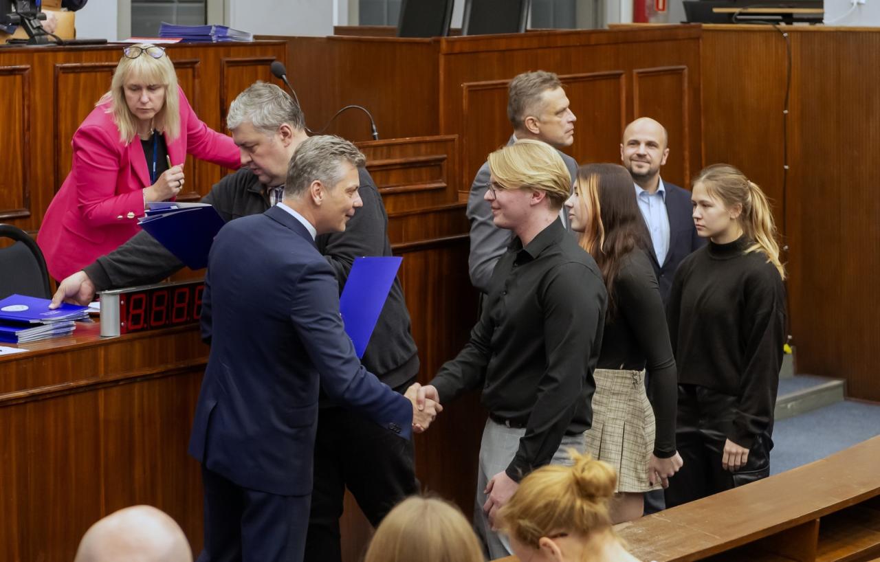 2023.11.30 - Prezydent wręczył stypendia najlepszym bytomskim sportowcom - fotoreportaż
