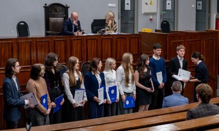 Młodzi radni złożyli ślubowanie i wybrali przewodniczącego