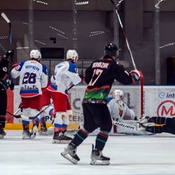 Polonia Bytom pewnie wygrywa z Naprzodem Janów i umacnia pozycję lidera