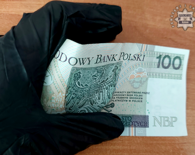 47-latek próbował wręczyć łapówkę policjantom z drogówki. Grozi mu do 10 lat więzienia