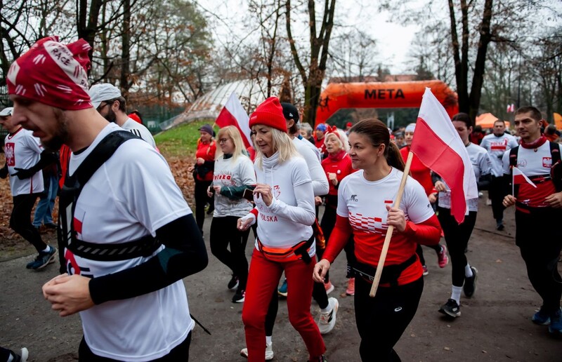 Biegacze uczcili Święto Niepodległości [ZDJĘCIA]