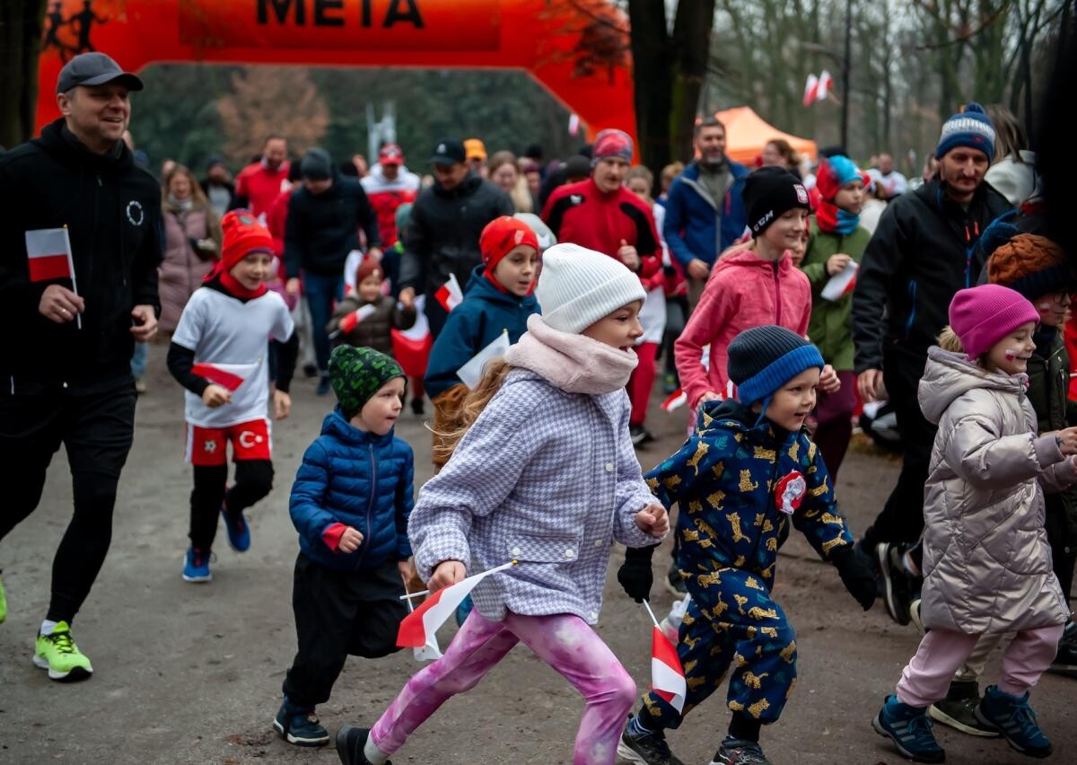 Biegacze uczcili Święto Niepodległości [ZDJĘCIA] / fot. UM Bytom / H. Klimek
