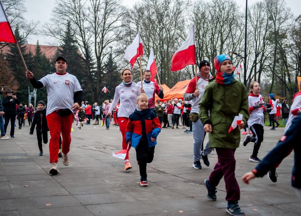 Biegacze uczcili Święto Niepodległości [ZDJĘCIA] / fot. UM Bytom / H. Klimek