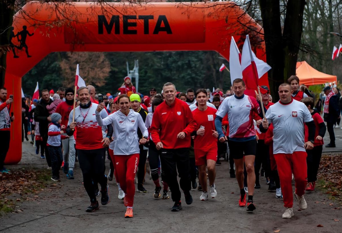 Biegacze uczcili Święto Niepodległości [ZDJĘCIA] / fot. UM Bytom / H. Klimek