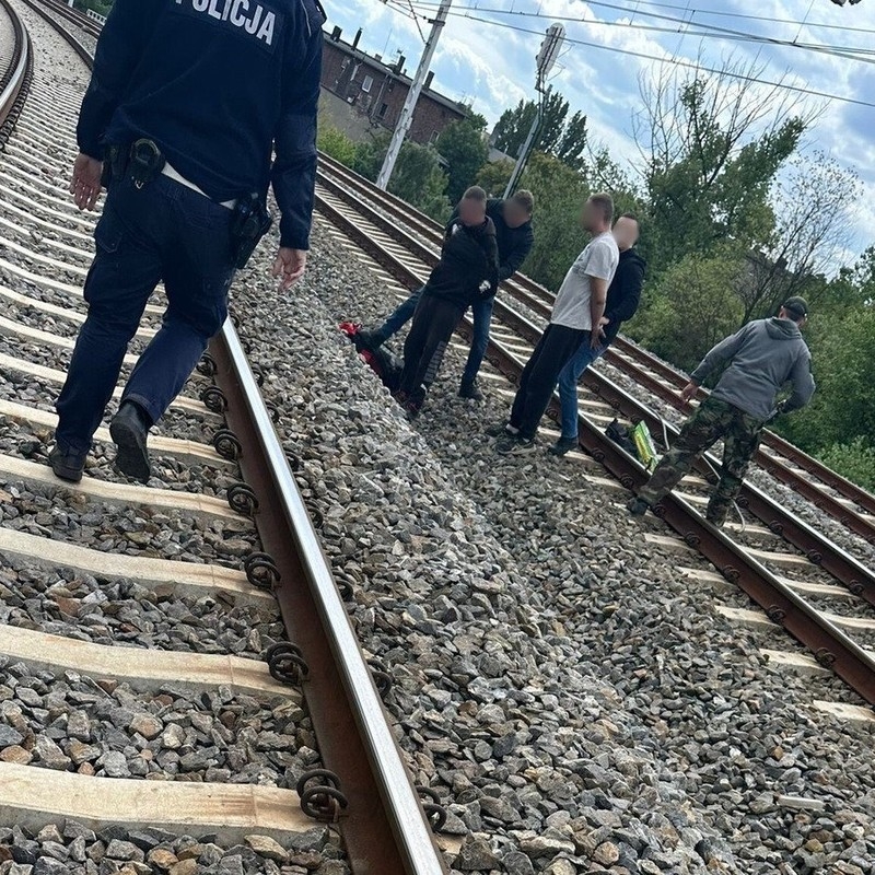Bytomianie złapani na gorącym uczynku! Niszczyli trakcję kolejową w Chorzowie