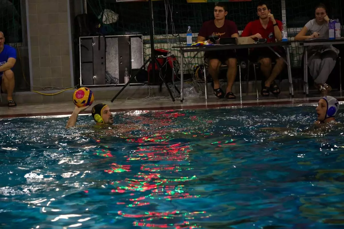 Emocje na pływalni krytej: Bytom 1 wygrywa turniej Amatorskiej Ligi Waterpolo