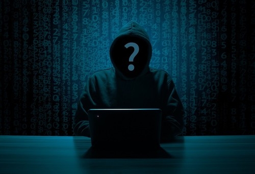 Jak uchronić się przed oszustwami? Seniorze, sprawdź, jak rozpoznać cyberprzestępcę!
