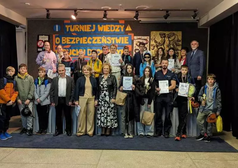 Mundurowi wręczali nagrody na Turnieju Wiedzy o Bezpieczeństwie w Ruchu Drogowym!