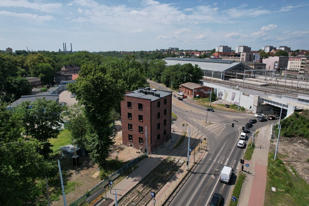 Nowa elewacja budynku zaplecza technicznego Bytomskich Wodociągów odsłonięta [ZDJĘCIA] / fot. Arkadiusz Janocha