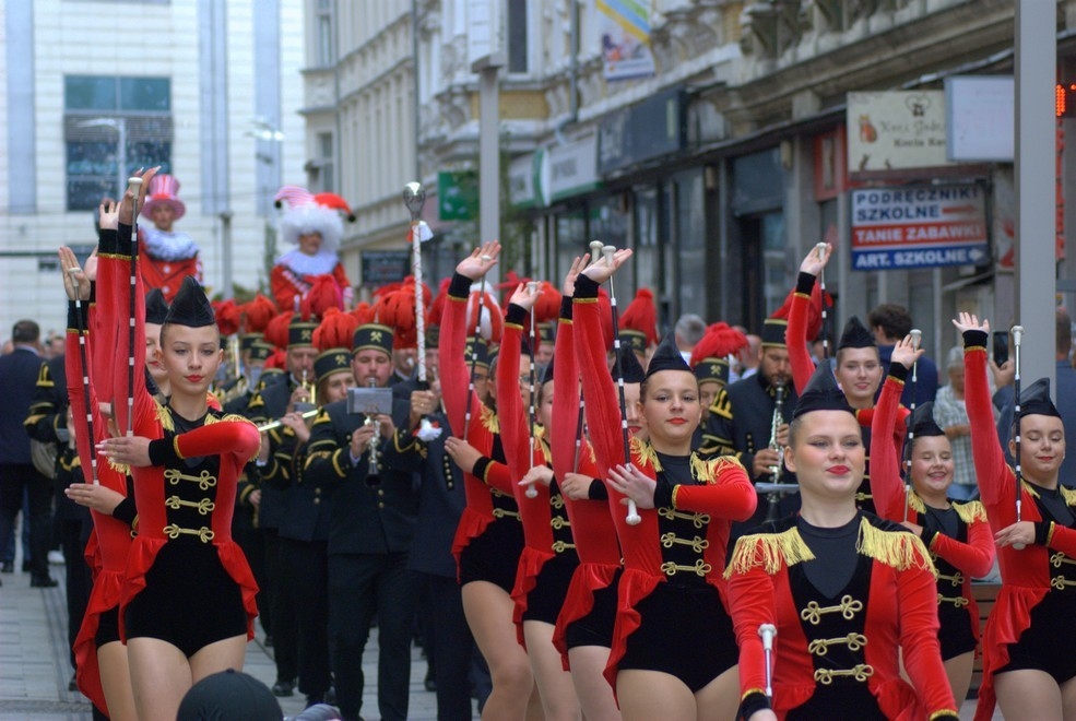 Reprezentacyjna ulica przebiegająca przez centrum Bytomia została wyremontowana, a 1 września bytomianie hucznie świętowali jej otwarcie. Wydarzenie uświetniła orkiestra dęta, występ mażoretek, a dla najmłodszych przygotowano teatrzyk.