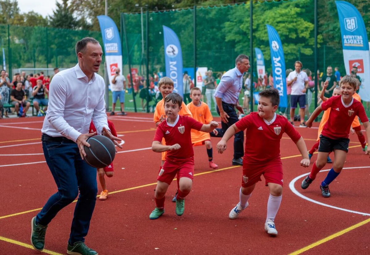 Otwarcie wyremontowanego Orlika. Bytomianie wzięli udział w sportowym pikniku / fot. H. Klimek / A. Janocha