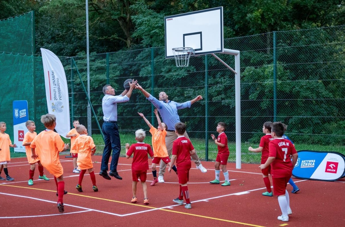 Otwarcie wyremontowanego Orlika. Bytomianie wzięli udział w sportowym pikniku / fot. H. Klimek / A. Janocha