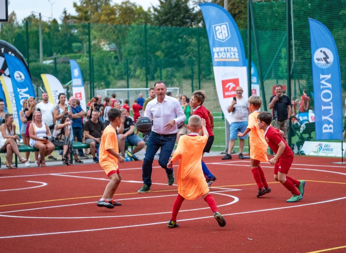 Otwarcie wyremontowanego Orlika. Bytomianie wzięli udział w sportowym pikniku / fot. H. Klimek / A. Janocha