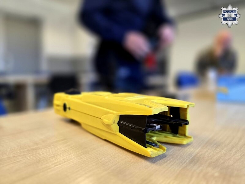 Paralizatory w służbie Policji: kolejni bytomscy policjanci zdobyli uprawnienia