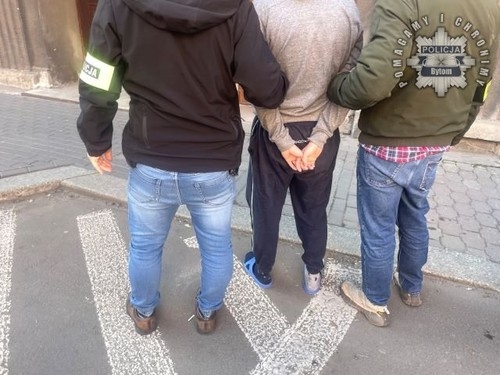 Pobili nastolatków i zabrali im telefony. Dwaj mężczyźni odpowiedzą za atak na nastolatków