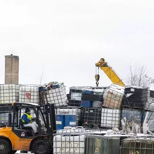 Prawie 565 ton niebezpiecznych odpadów zniknęło z terenu przy ul. Szyby Rycerskie