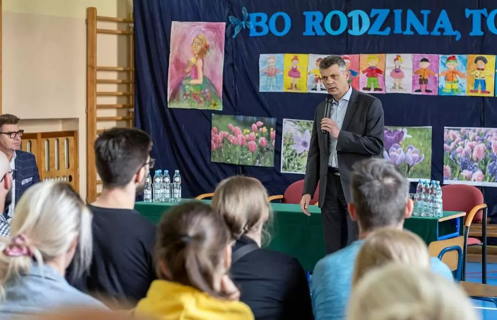 Prezydent Mariusz Wołosz spotkał się z rodzicami młodych piłkarzy GKS Rozbark Bytom / fot. UM Bytom