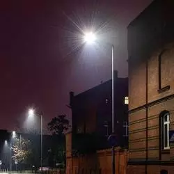 Trwa naprawa uszkodzonych wskutek wandalizmu latarni ulicznych w Bobrku