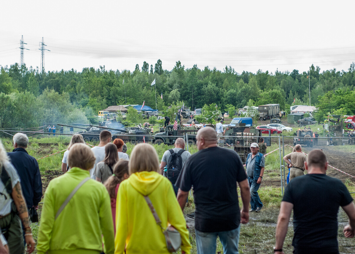 Na terenie dawnej KWK Miechowice trwa właśnie ogromny zlot militarny - Śląskie Manewry. Dziś ostatni, trzeci dzień imprezy, będzie się działo. Zobaczcie, jak było wczoraj!