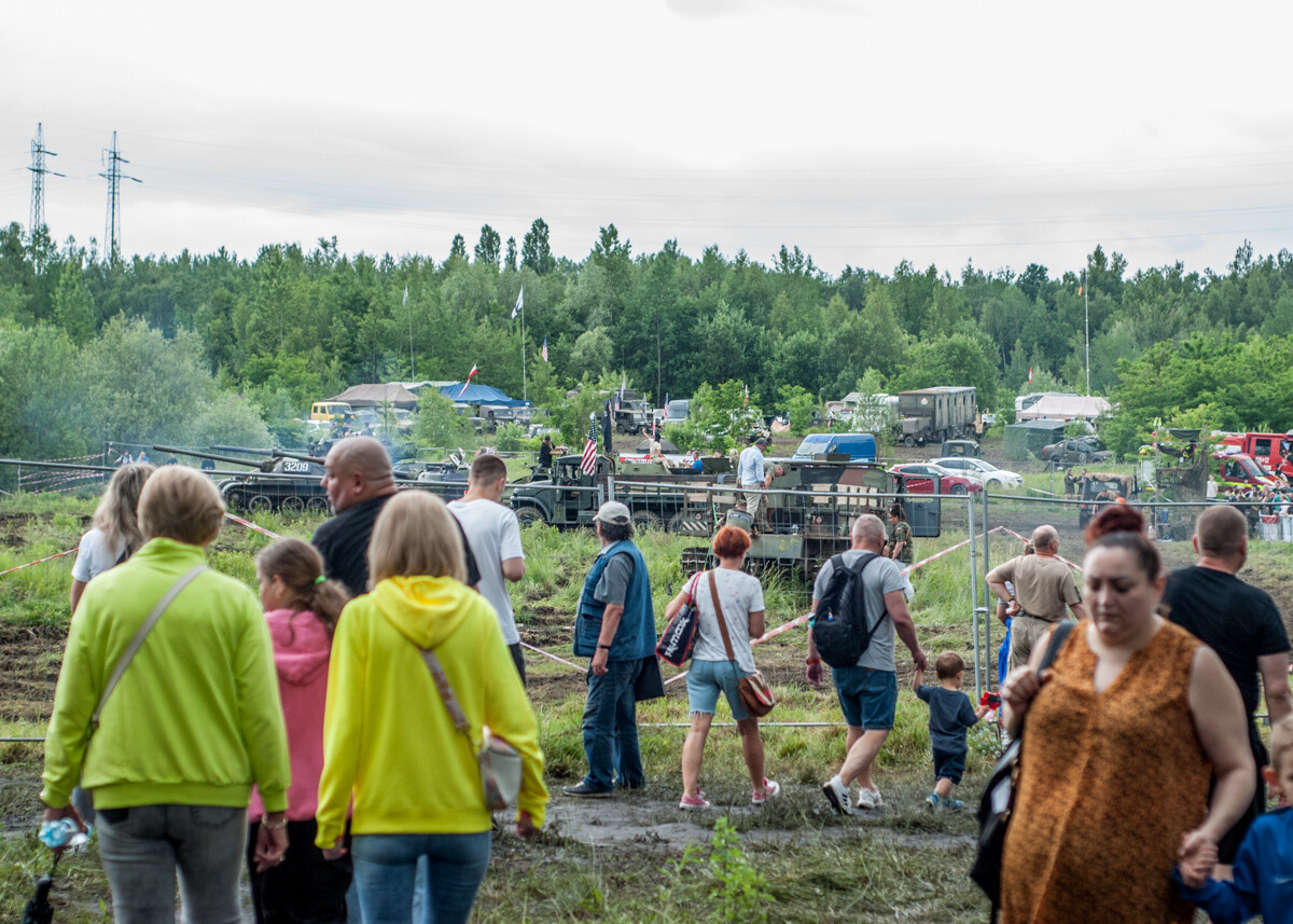 Na terenie dawnej KWK Miechowice trwa właśnie ogromny zlot militarny - Śląskie Manewry. Dziś ostatni, trzeci dzień imprezy, będzie się działo. Zobaczcie, jak było wczoraj!
