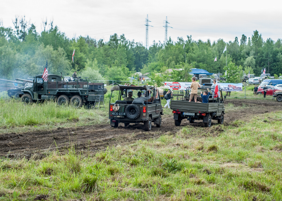 Na terenie dawnej KWK Miechowice trwa właśnie ogromny zlot militarny - Śląskie Manewry. Dziś ostatni, trzeci dzień imprezy, będzie się działo. Zobaczcie, jak było wczoraj!