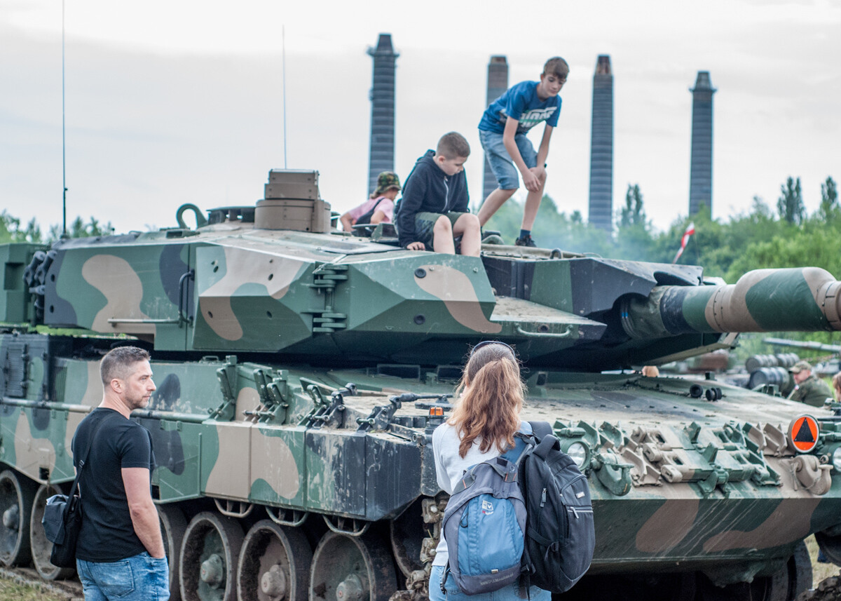Na terenie dawnej KWK Miechowice trwa właśnie ogromny zlot militarny - Śląskie Manewry. Dziś ostatni, trzeci dzień imprezy, będzie się działo. Zobaczcie, jak było wczoraj!