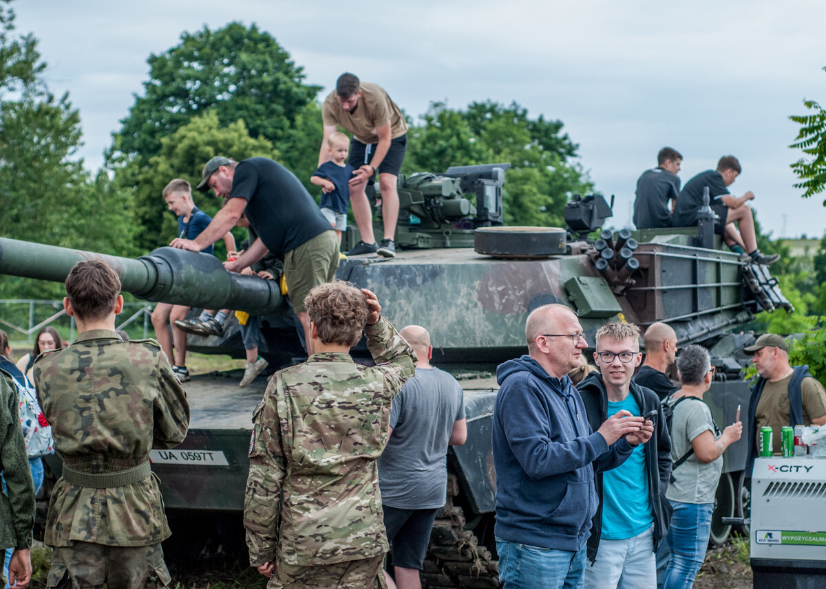 Na terenie dawnej KWK Miechowice trwa właśnie ogromny zlot militarny - Śląskie Manewry. Dziś ostatni, trzeci dzień imprezy, będzie się działo. Zobaczcie, jak było wczoraj!