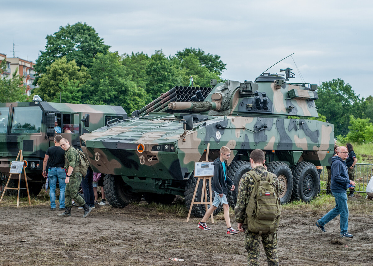 Na terenie dawnej KWK Miechowice trwa właśnie ogromny zlot militarny - Śląskie Manewry. Dziś ostatni, trzeci dzień imprezy, będzie się działo. Zobaczcie, jak było wczoraj!