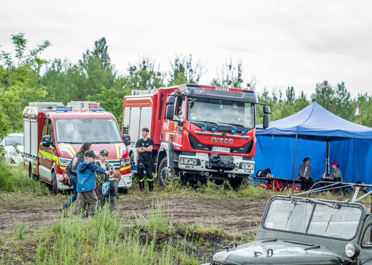Na terenie dawnej KWK Miechowice trwa właśnie ogromny zlot militarny - Śląskie Manewry. Dziś ostatni, trzeci dzień imprezy, będzie się działo. Zobaczcie, jak było wczoraj!
