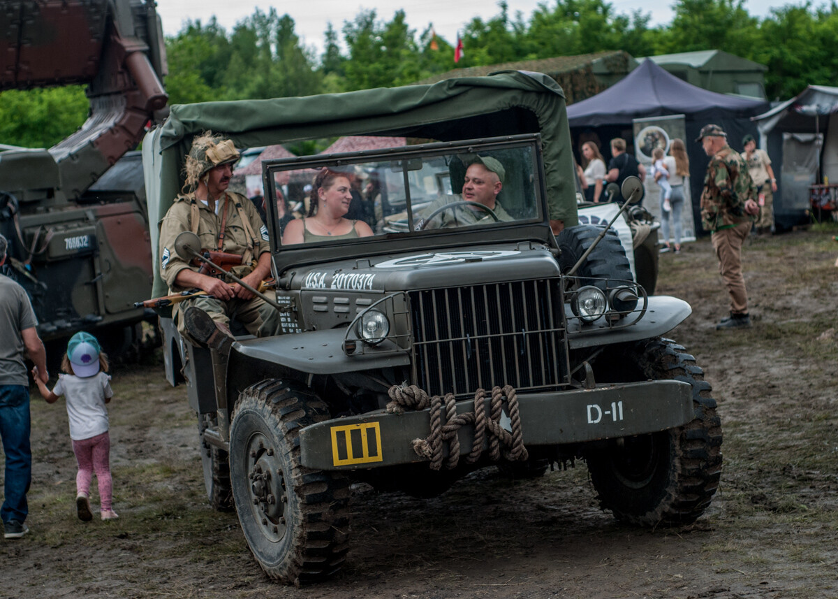 Na terenie dawnej KWK Miechowice trwa właśnie ogromny zlot militarny - Śląskie Manewry. Dziś ostatni, trzeci dzień imprezy, będzie się działo. Zobaczcie, jak było wczoraj!