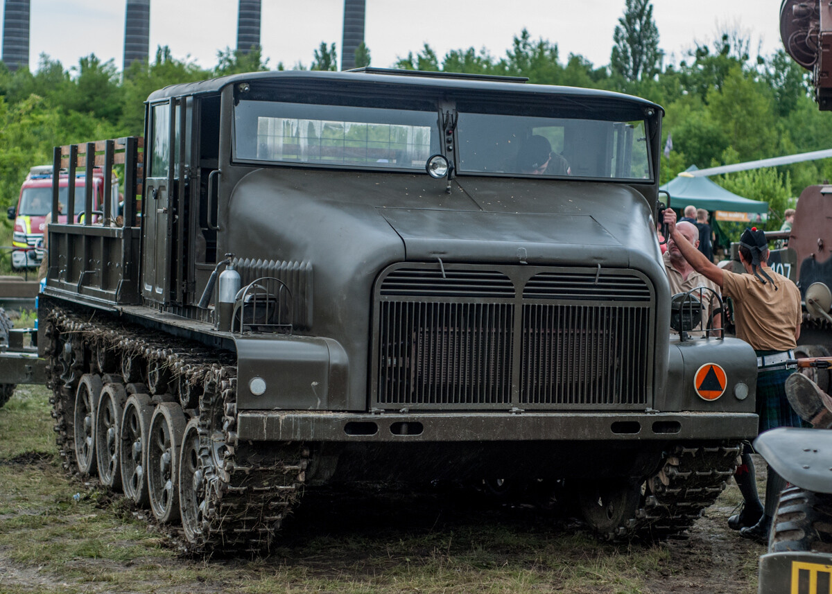 Na terenie dawnej KWK Miechowice trwa właśnie ogromny zlot militarny - Śląskie Manewry. Dziś ostatni, trzeci dzień imprezy, będzie się działo. Zobaczcie, jak było wczoraj!