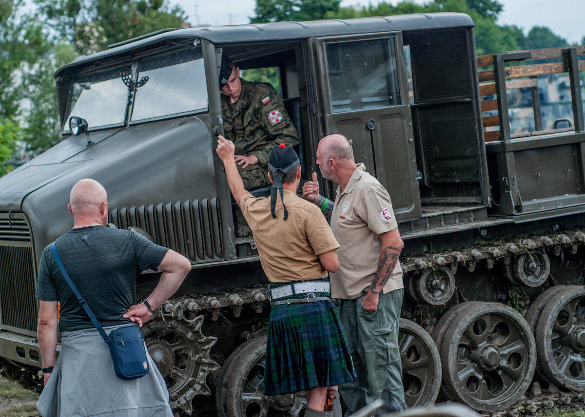 Na terenie dawnej KWK Miechowice trwa właśnie ogromny zlot militarny - Śląskie Manewry. Dziś ostatni, trzeci dzień imprezy, będzie się działo. Zobaczcie, jak było wczoraj!