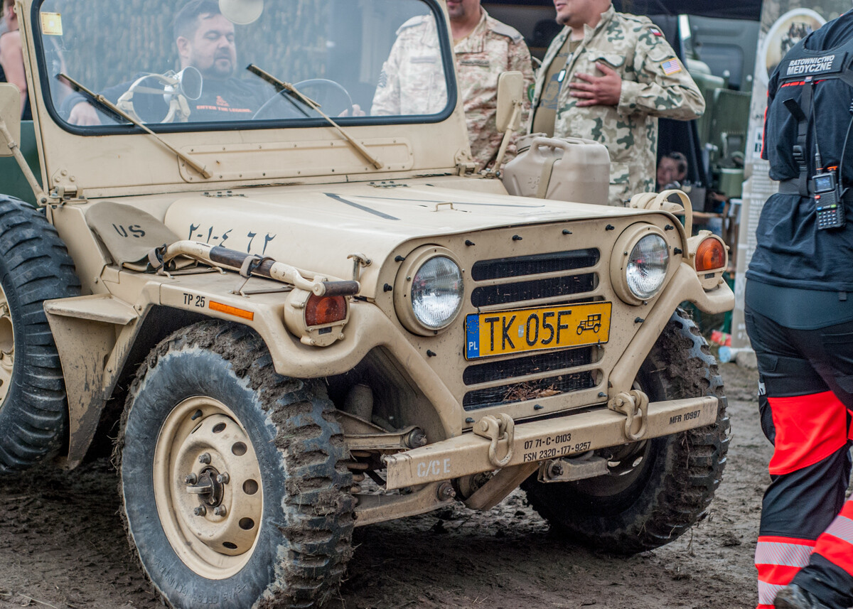 Na terenie dawnej KWK Miechowice trwa właśnie ogromny zlot militarny - Śląskie Manewry. Dziś ostatni, trzeci dzień imprezy, będzie się działo. Zobaczcie, jak było wczoraj!