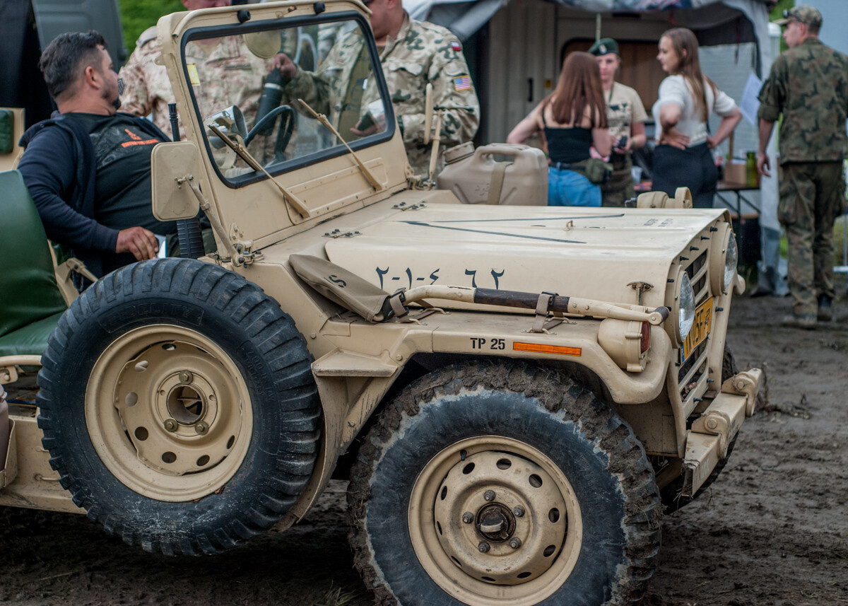 Na terenie dawnej KWK Miechowice trwa właśnie ogromny zlot militarny - Śląskie Manewry. Dziś ostatni, trzeci dzień imprezy, będzie się działo. Zobaczcie, jak było wczoraj!
