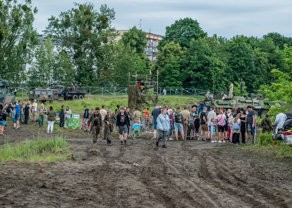 Na terenie dawnej KWK Miechowice trwa właśnie ogromny zlot militarny - Śląskie Manewry. Dziś ostatni, trzeci dzień imprezy, będzie się działo. Zobaczcie, jak było wczoraj!