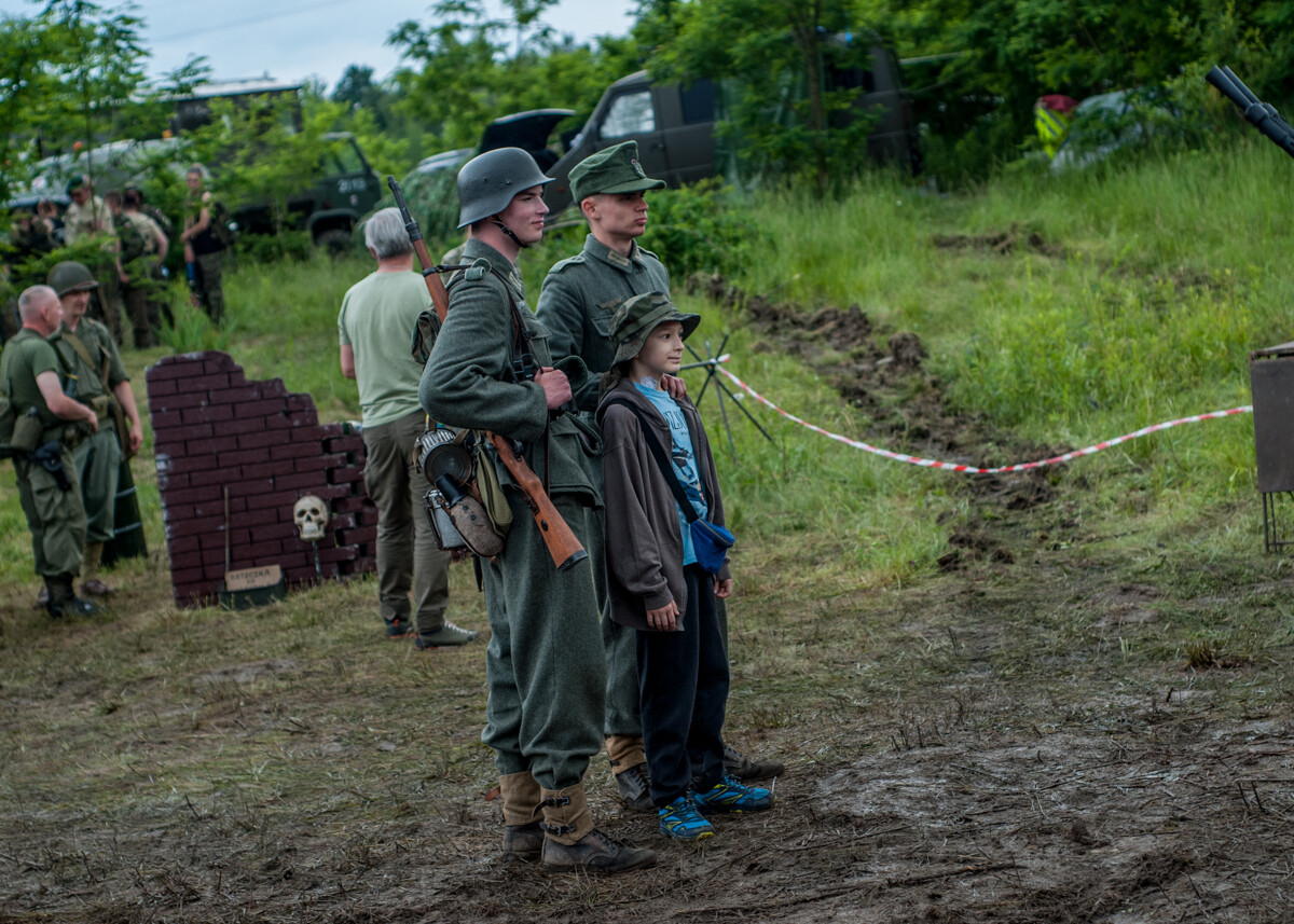 Na terenie dawnej KWK Miechowice trwa właśnie ogromny zlot militarny - Śląskie Manewry. Dziś ostatni, trzeci dzień imprezy, będzie się działo. Zobaczcie, jak było wczoraj!