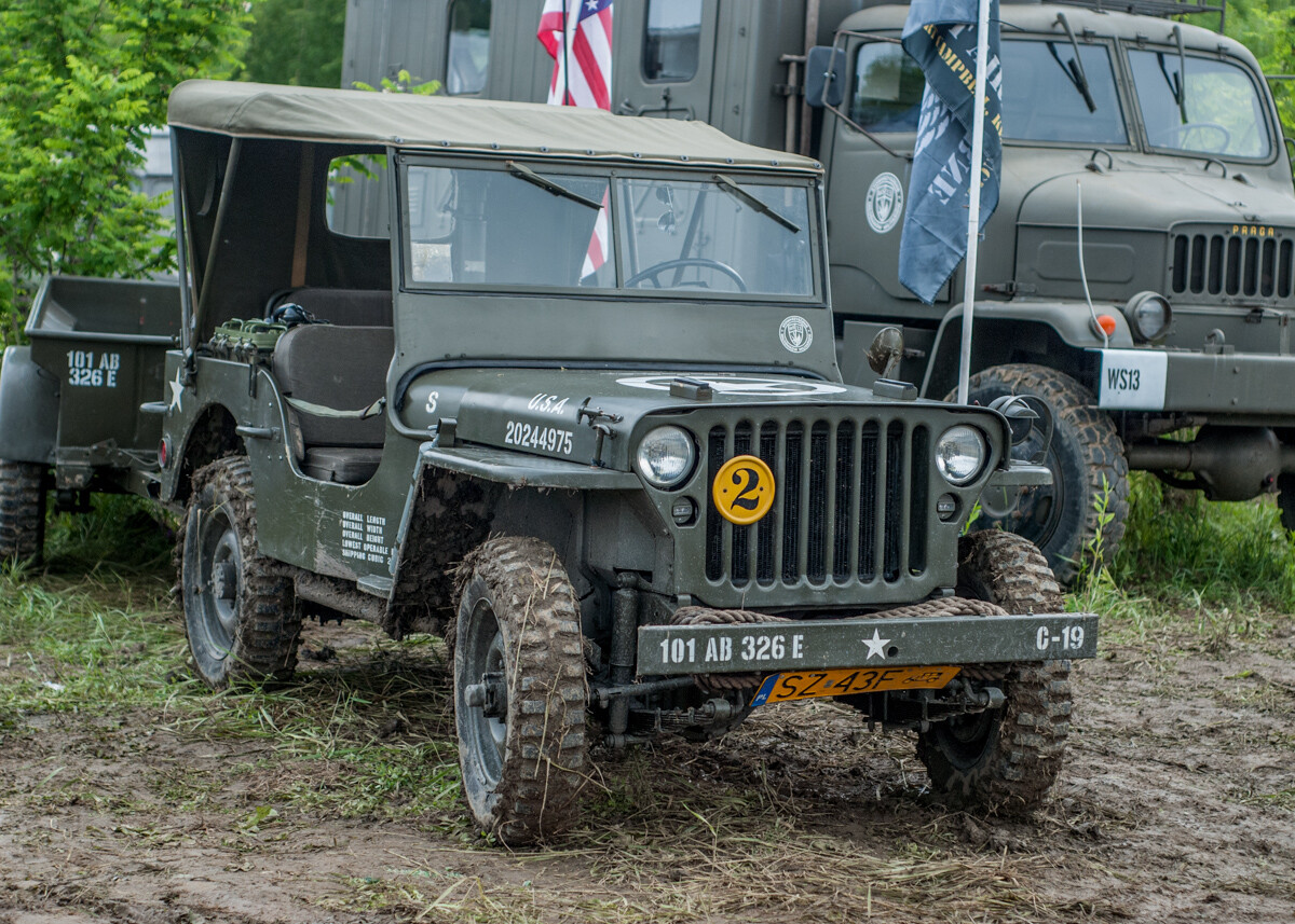 Na terenie dawnej KWK Miechowice trwa właśnie ogromny zlot militarny - Śląskie Manewry. Dziś ostatni, trzeci dzień imprezy, będzie się działo. Zobaczcie, jak było wczoraj!