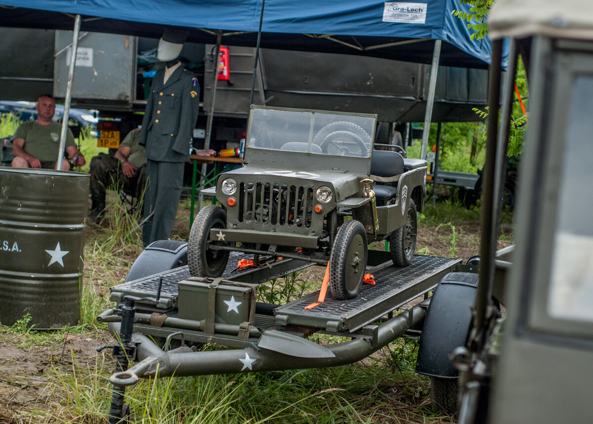 Na terenie dawnej KWK Miechowice trwa właśnie ogromny zlot militarny - Śląskie Manewry. Dziś ostatni, trzeci dzień imprezy, będzie się działo. Zobaczcie, jak było wczoraj!