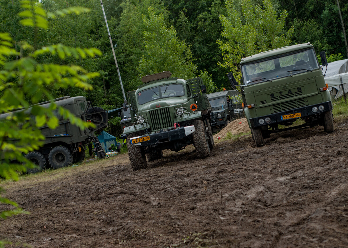 Na terenie dawnej KWK Miechowice trwa właśnie ogromny zlot militarny - Śląskie Manewry. Dziś ostatni, trzeci dzień imprezy, będzie się działo. Zobaczcie, jak było wczoraj!