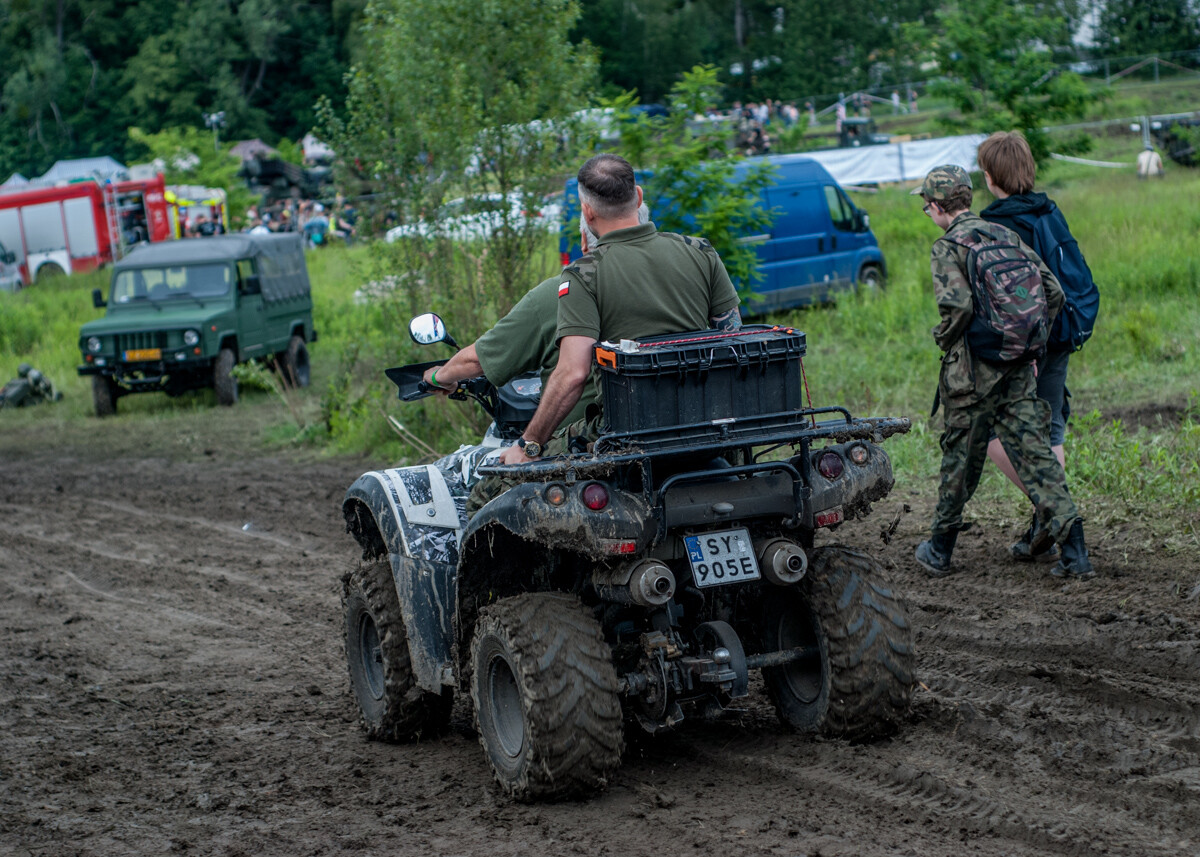 Na terenie dawnej KWK Miechowice trwa właśnie ogromny zlot militarny - Śląskie Manewry. Dziś ostatni, trzeci dzień imprezy, będzie się działo. Zobaczcie, jak było wczoraj!