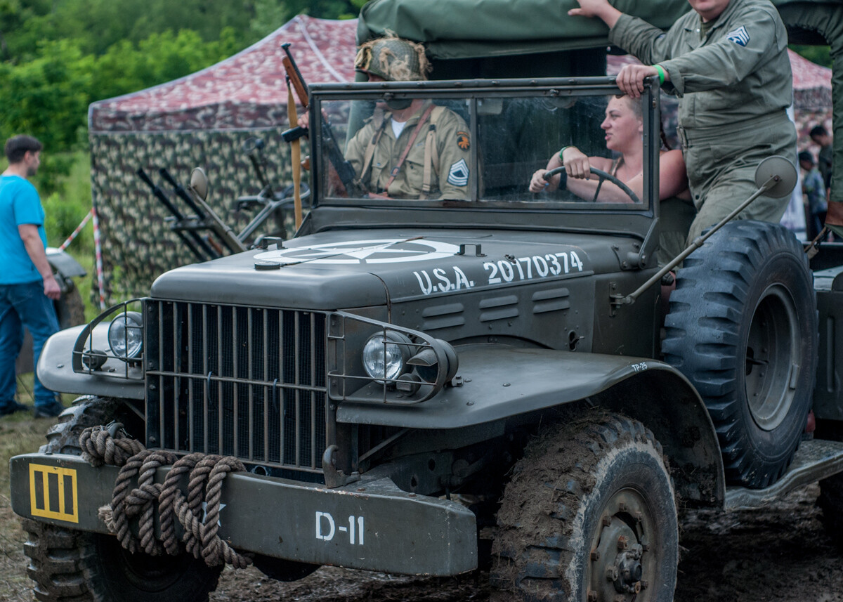 Na terenie dawnej KWK Miechowice trwa właśnie ogromny zlot militarny - Śląskie Manewry. Dziś ostatni, trzeci dzień imprezy, będzie się działo. Zobaczcie, jak było wczoraj!