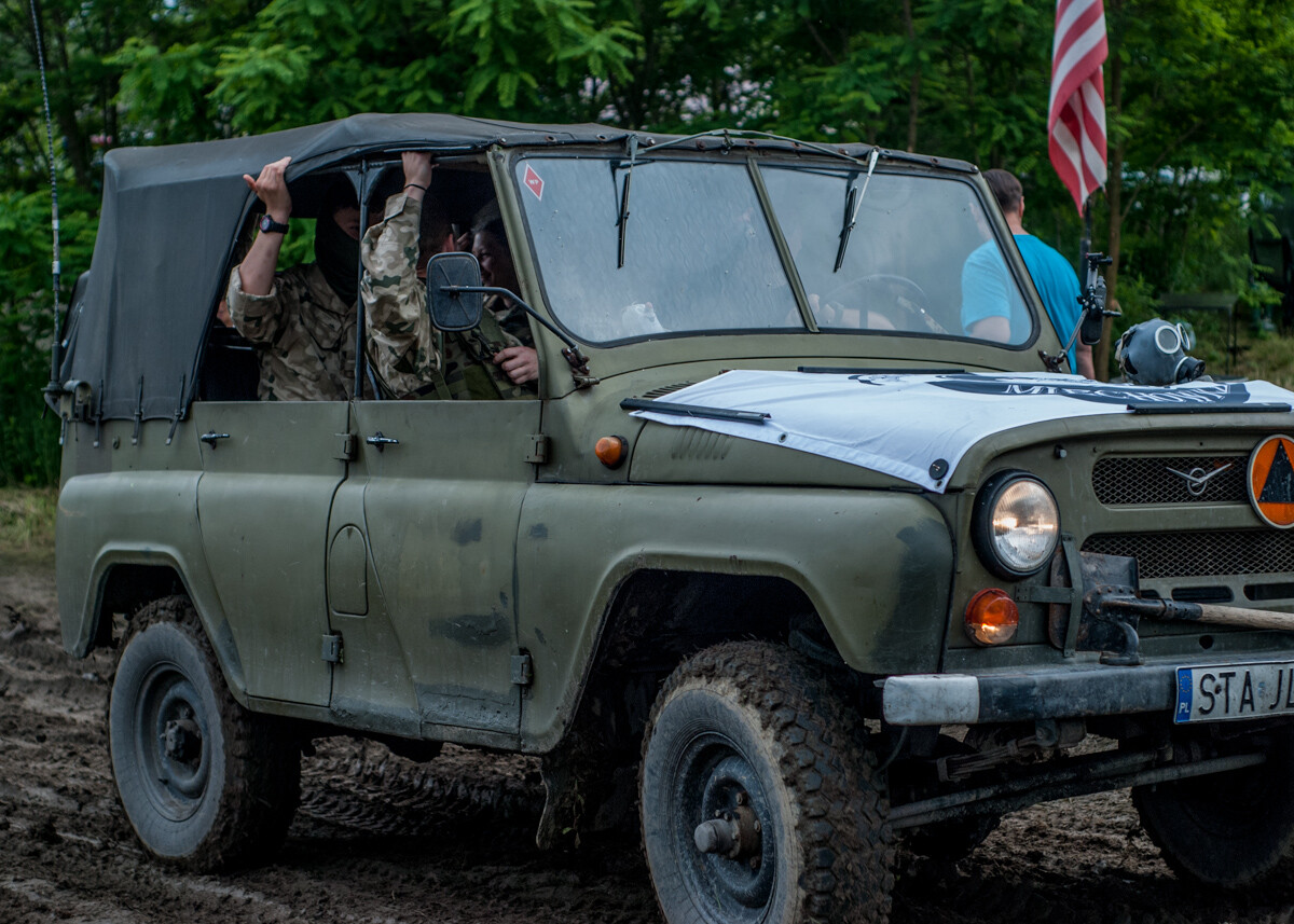 Na terenie dawnej KWK Miechowice trwa właśnie ogromny zlot militarny - Śląskie Manewry. Dziś ostatni, trzeci dzień imprezy, będzie się działo. Zobaczcie, jak było wczoraj!