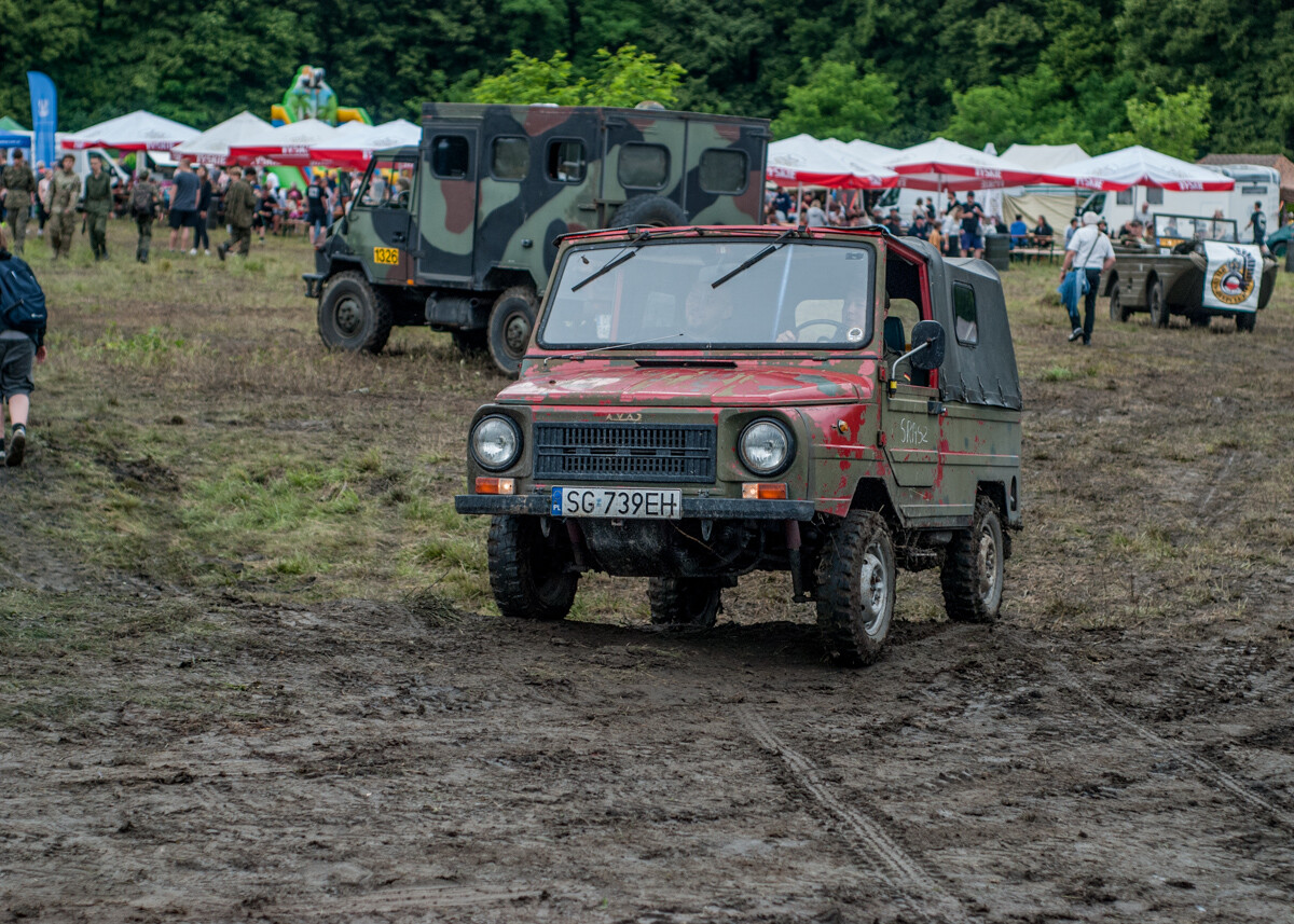 Na terenie dawnej KWK Miechowice trwa właśnie ogromny zlot militarny - Śląskie Manewry. Dziś ostatni, trzeci dzień imprezy, będzie się działo. Zobaczcie, jak było wczoraj!