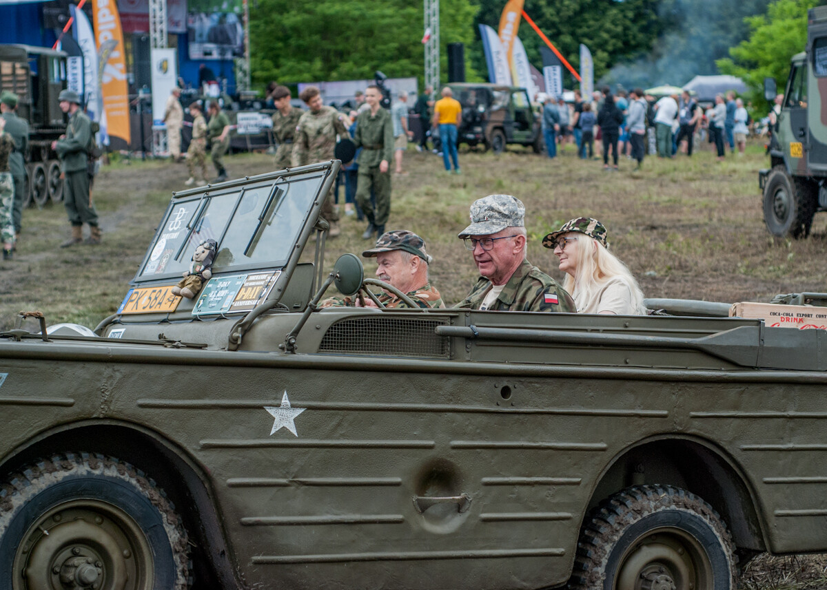 Na terenie dawnej KWK Miechowice trwa właśnie ogromny zlot militarny - Śląskie Manewry. Dziś ostatni, trzeci dzień imprezy, będzie się działo. Zobaczcie, jak było wczoraj!